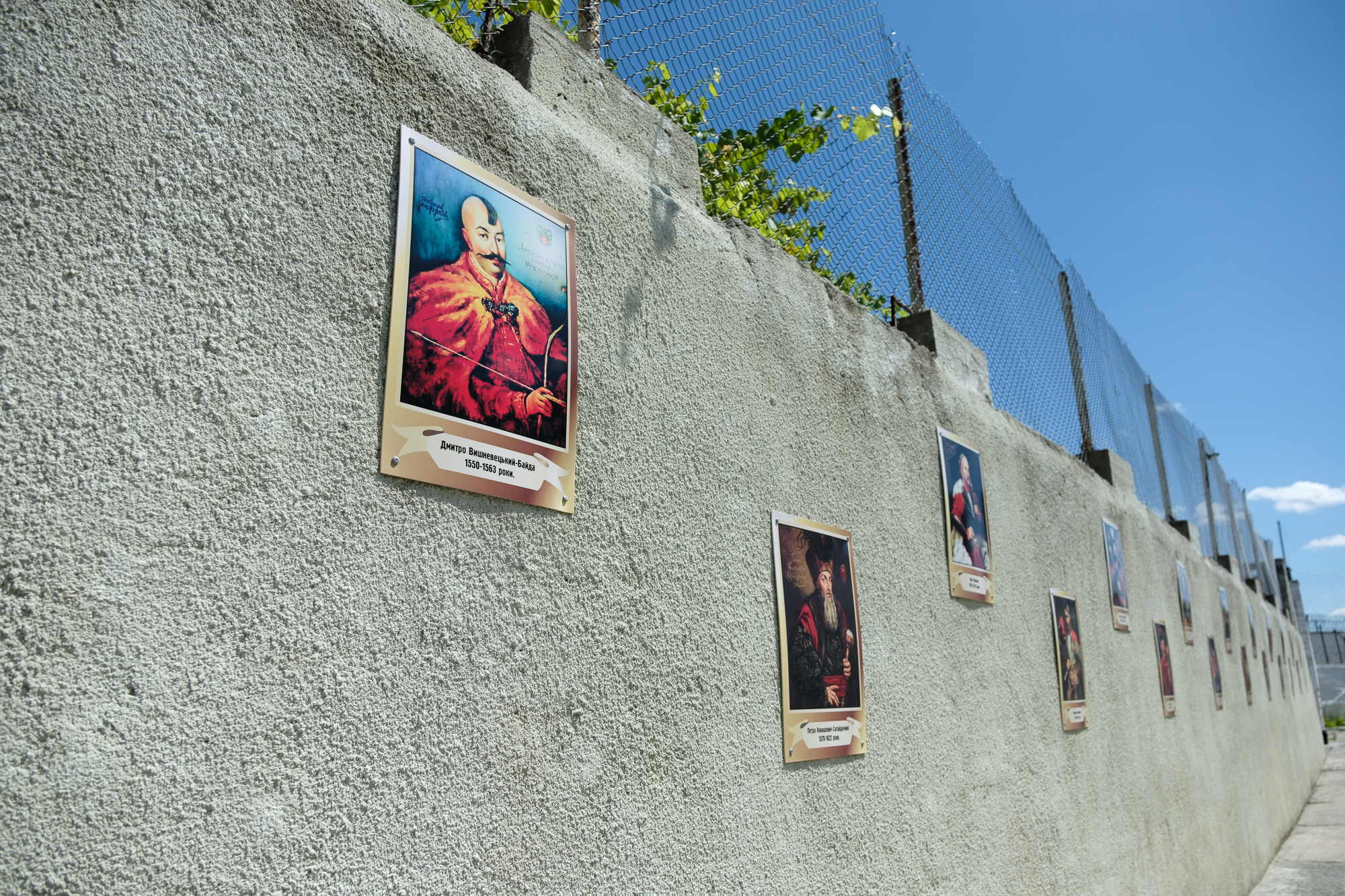 Заграница под запретом и обязательное лечение. Как в Украине будет работать пробация